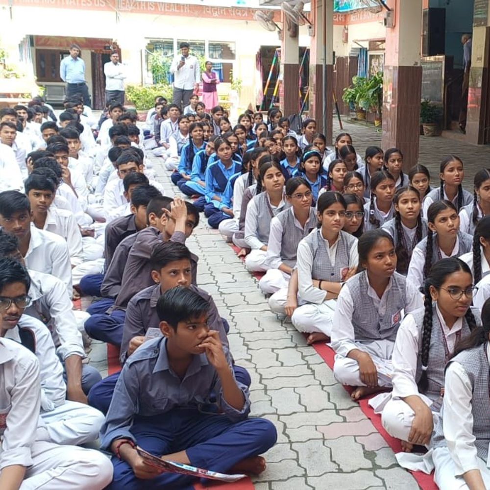 कानपुर में महिला जागरूकता अभियान:गुड टच-बैड टच, पॉक्सो, साइबर अपराधों के बारे में बताया गया