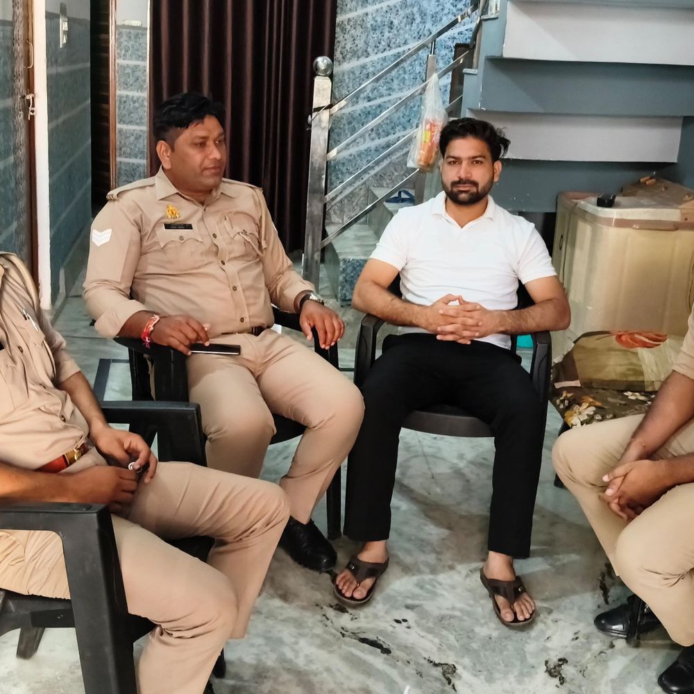 जौनपुर में युवा कांग्रेस महासचिव सचिन वशिष्ठ खैरपुर हाउस अरेस्ट:युवा कांग्रेस नेता को पुलिस ने घर पर रोका, आंदोलन में जाना था
