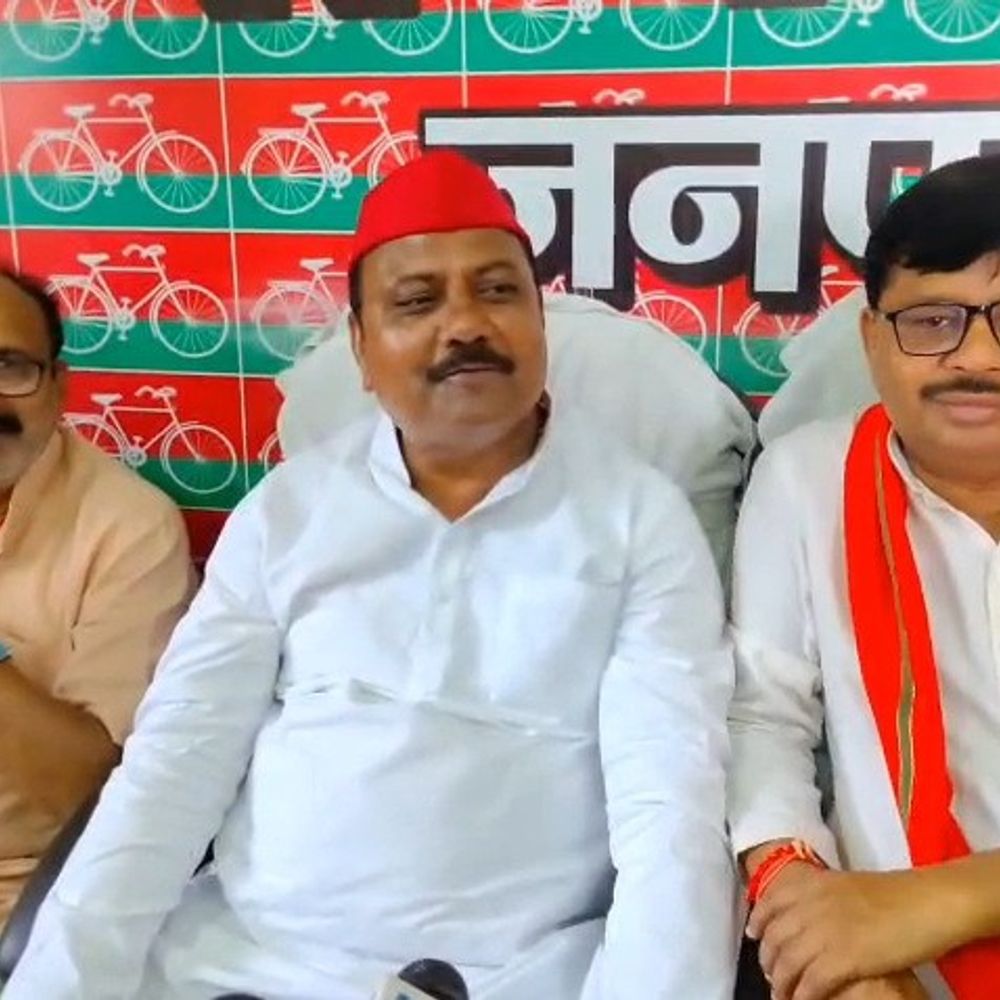 चुनाव आयोग को हटाने की मांग पर सपा का मार्च:8 अक्टूबर को अम्बेडकर तिराहा से गांधी प्रतिमा तक होगा, संविधान के अनुच्छेद 326 का पाठ होगा