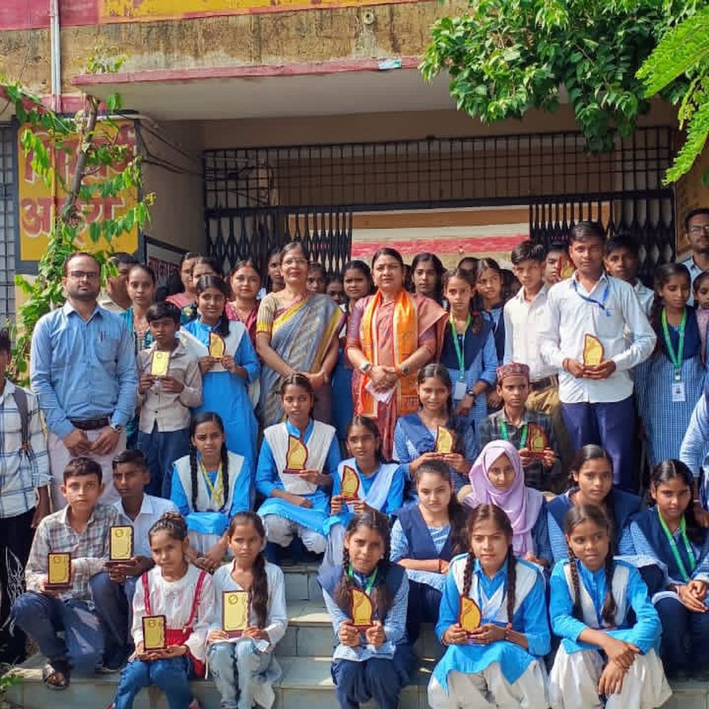 सिंधौली के स्कूल में भाषण, पोस्टर प्रतियोगिताएं:मेधावी छात्र-छात्राएं सम्मानित