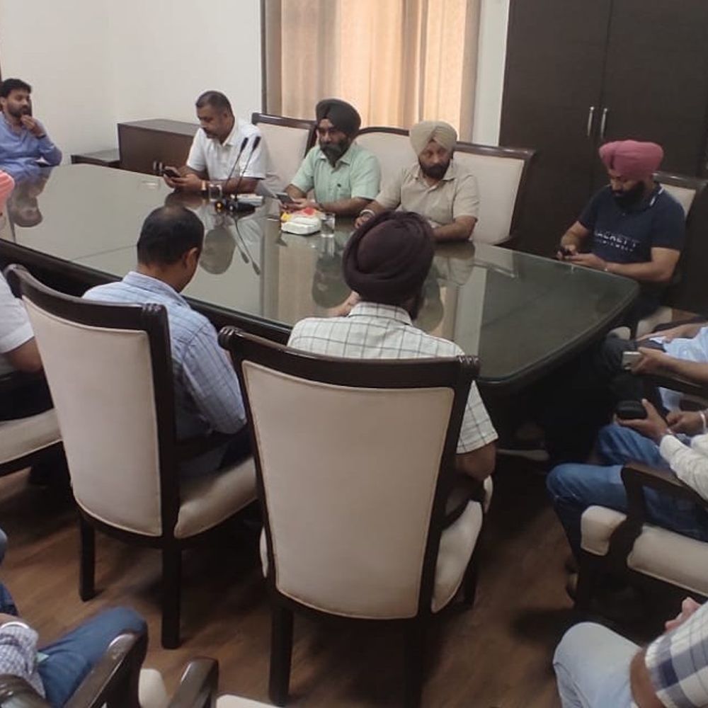 बिजली चोरी में पकड़े होटल मालिक के दबाव में झूठा पर्चा