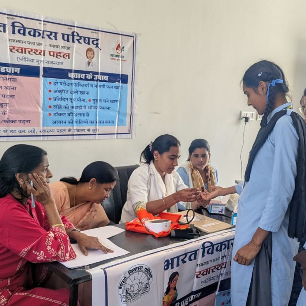 देलवाड़ा बालिका स्कूल में शिविर 285 छात्राओं की एनीमिया जांच की