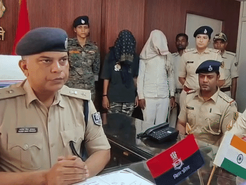 मुजफ्फरपुर में 2.435 किलो स्मैक के साथ भाई-बहन गिरफ्तार:2.10 लाख रुपए कैश और 4 मोबाइल बरामद; मां-भाभी पहले भेजी जा चुकी है जेल