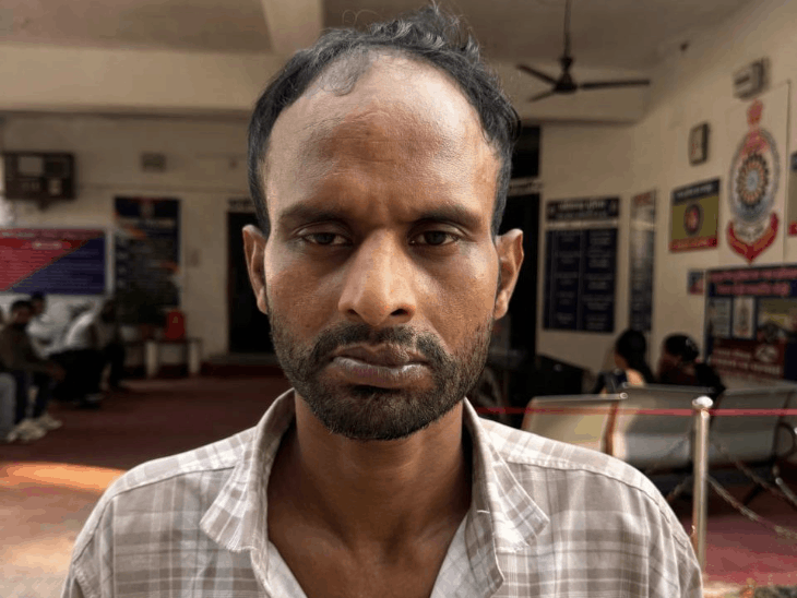 जशपुर से चोरी हुए 132 मोबाइल बांग्लादेश पहुंचे:पुलिस ने झारखंड से पश्चिम बंगाल तक कार्रवाई कर 5 आरोपी पकड़े, 1.80 लाख रुपए बरामद