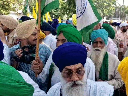 फतेहगढ़ साहिब से कौमी इंसाफ मोर्चा का रोष मार्च:बंदी सिंहों की रिहाई की मांग, कई नेता पहुंचे; पटियाला-संगरूर के रास्ते दमदमा साहिब पहुंचेगा
