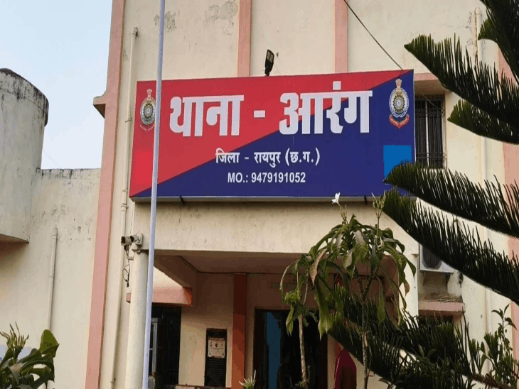 महानदी किनारे झाड़ियों में फंसे मिले दो शव:ग्रामीणों की सूचना पर पहुंची पुलिस ने शुरू की जांच, मृतकों के शिनाख्त में जुटे अफसर