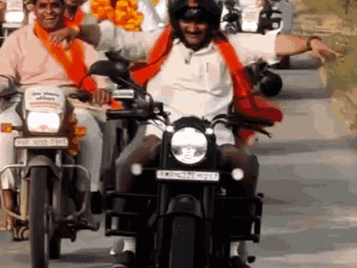 विधायक घनश्याम चंद्रवंशी का बाइक स्टंट पर चालान:VIDEO सामने आने पर खुद थाने पहुंचे; एक हजार रुपए भरे