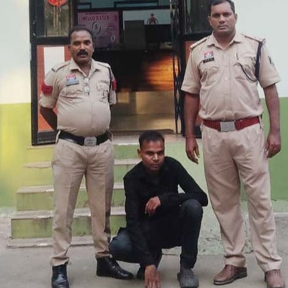 पुलिस में नौकरी दिलाने के नाम पर 11.30 लाख ठगे:रायगढ़ में धोखाधड़ी का फरार आरोपी गिरफ्तार, 2 आरोपी पहले गिरफ्तार हो चुके