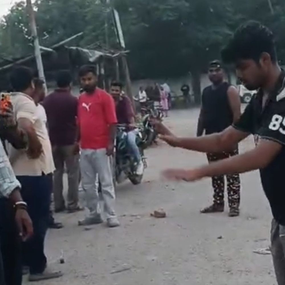 कानपुर में अंडा खाने को लेकर छात्रों-दुकानदार में मारपीट:पथराव में छात्र के सिर में लगी ईंट, गंभीर हालत में हैलट रेफर