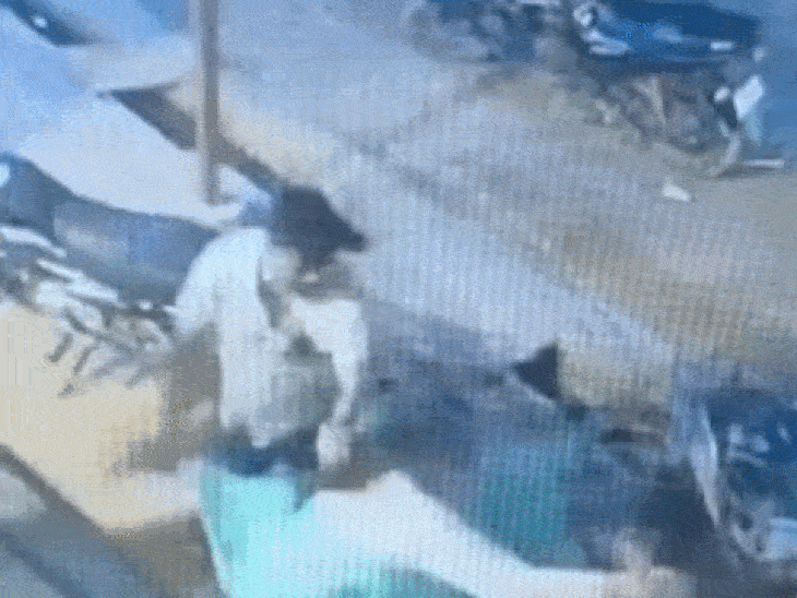 चूड़ी पसंद नहीं आने पर महिला ने दुकान में फेंका:विवाद के बाद मारपीट, दोनों पक्षों ने दर्ज कराई रिपोर्ट; घटना CCTV में कैद