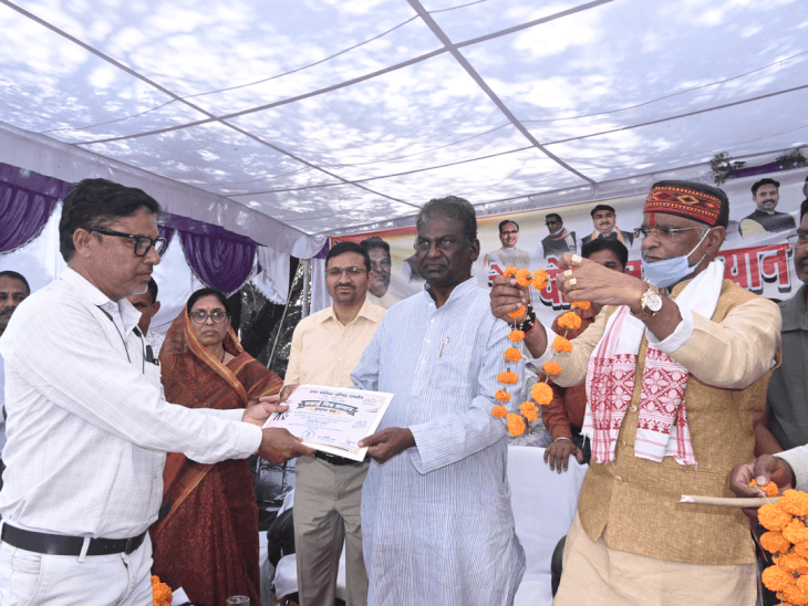 मिश्र तालाब पर पौधारोपण के साथ ‘मेरा योगदान’ अभियान शुरू:सांची विधायक ने सफाई मित्रों का सम्मान किया; बताया- कचरा अलग करना अनिवार्य