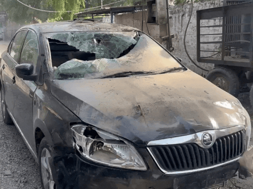 फरदीकोट में पुलिस से बचकर भगती कार का कहर:जैतो रेलवे स्टेशन के पास बाजार में छात्रा को कुचला, चाय की दुकान में टक्कर, दो घायल