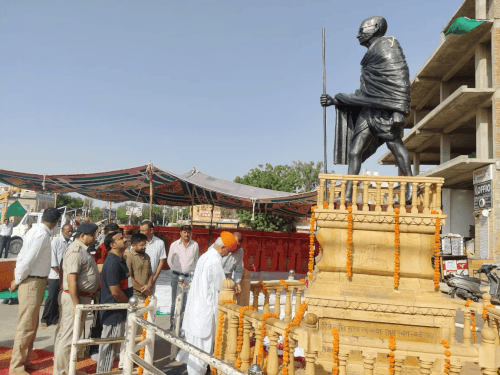 गांधी-शास्त्री जयंती पर जैसलमेर में निकली प्रभात फेरी:अंतरराष्ट्रीय अहिंसा दिवस पर प्रभात फेरी के बाद गूंजी रामधुन