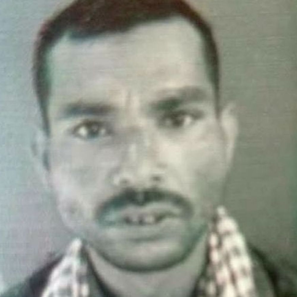 करतब दिखाने वाले पिता की बाइक सांड से टकराई:3 साल का बेटा बाल-बाल बचा, इलाज के दौरान पिता ने तोड़ा दम