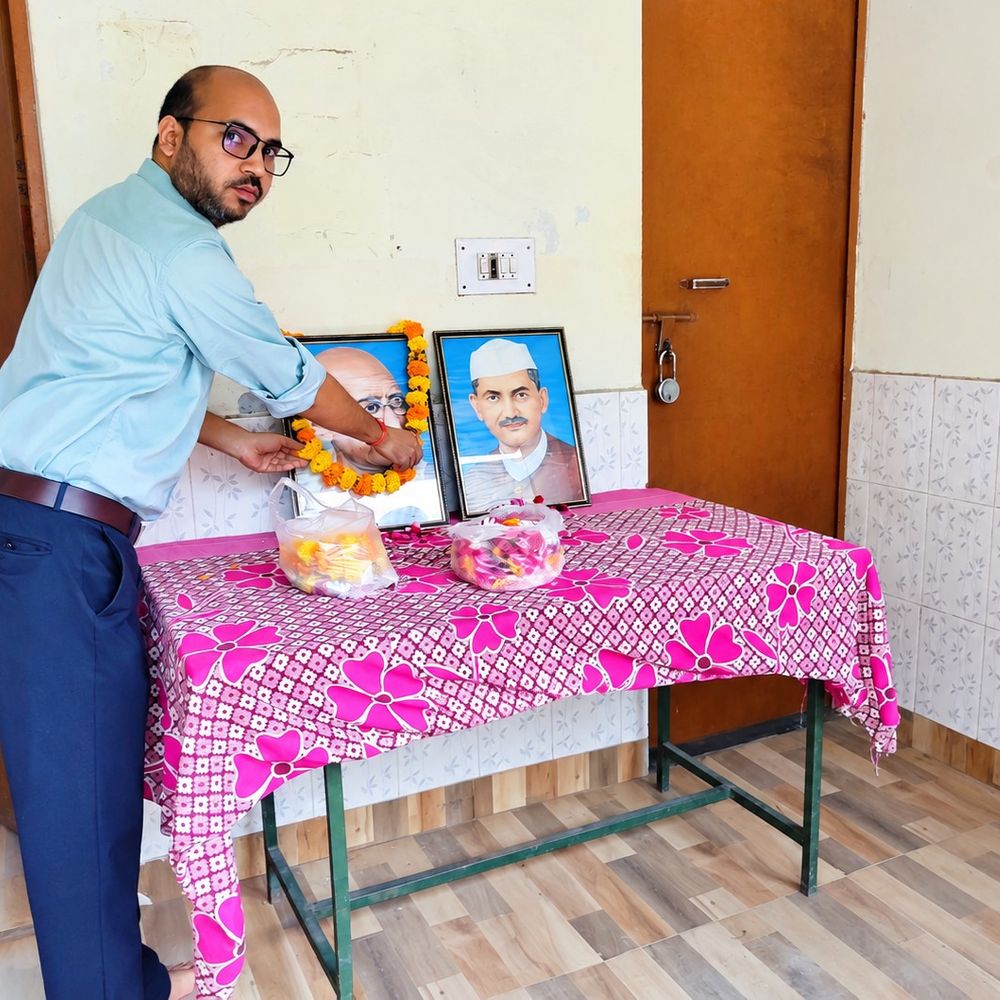 जानकीपुरम में गांधी-शास्त्री जयंती मनाई:महापुरुषों के योगदान को किया गया याद