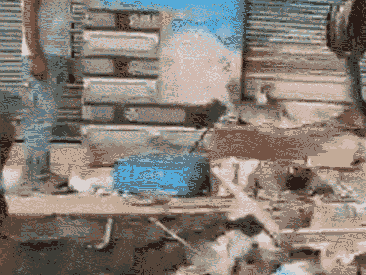 दूध की दुकान में घुसकर हमला-तोड़फोड़, VIDEO:शामली के कांधला में जमकर तोड़फोड़, लाखों का नुकसान, 25 लोगों पर मामला दर्ज