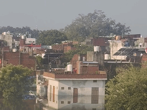 सीतापुर में सरायन नदी का जलस्तर 20 घंटे से स्थिर:खतरे के निशान से 90 सेंटीमीटर ऊपर, 5 मोहल्लों में अब भी पानी