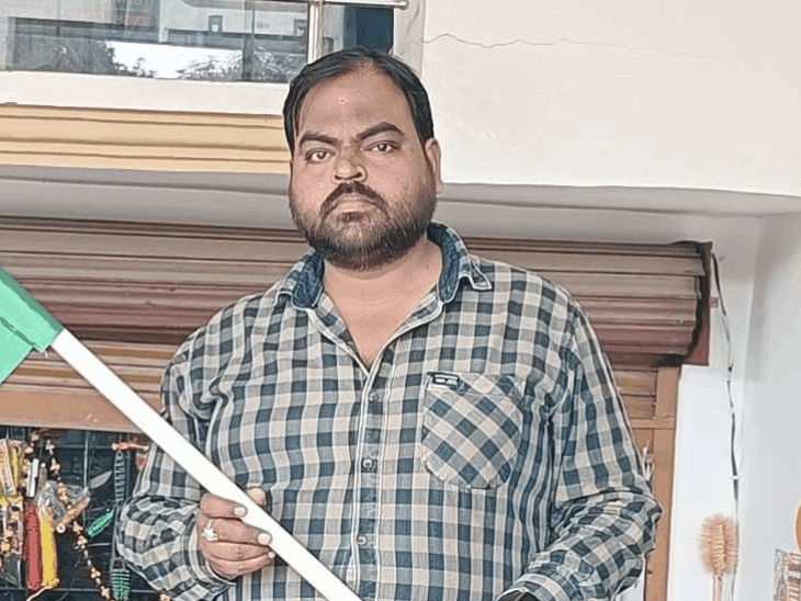 युवक ने पिस्टल से सिर में गोली मारकर सुसाइड किया:लखनऊ में फायरिंग की आवाज सुनकर परिजन कमरे में पहुंचे, इलाज के दौरान तोड़ा दम