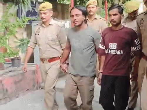 कारोबारी के दो हत्यारोपियों से 9 घंटे पूछताछ हुई:कानपुर में आरोपी बोले- डबल पुलिया से डंडा-हॉकी बरामद, दोबारा जेल भेजे गए