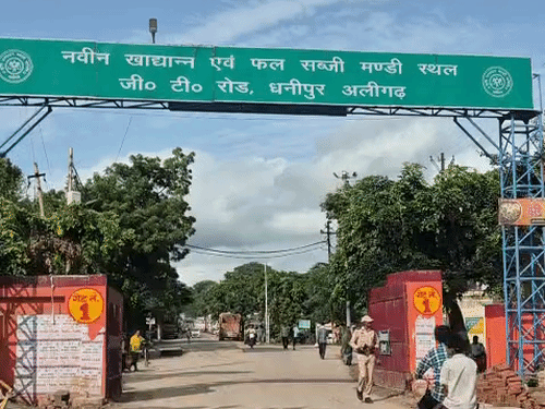 मंडी में किसान को आढ़ती भाइयों ने बेलचे से पीटा:धनीपुर मंडी में धान के 1.40 लाख मांगने पहुंचा था किसान, दो भाइयों पर केस