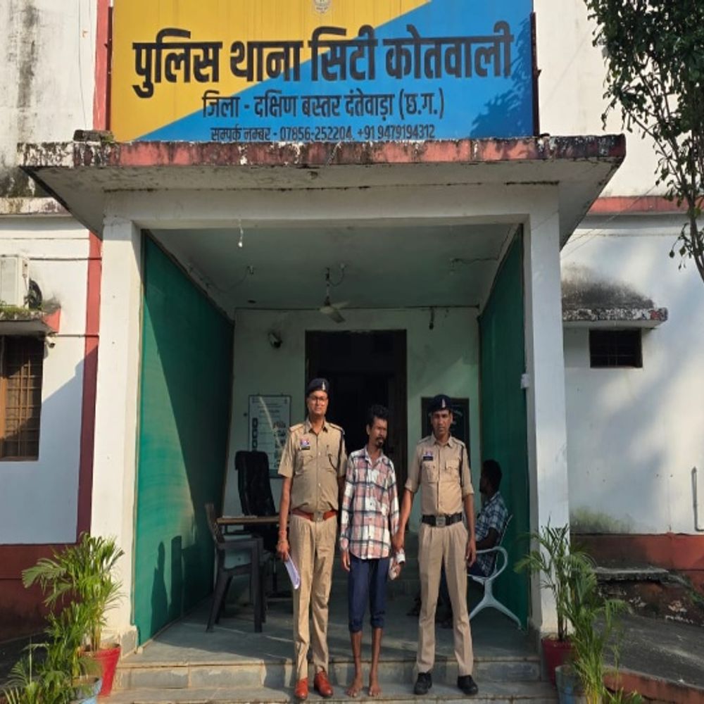 साप्ताहिक बाजार में युवक के गले पर चाकू से हमला:ऑटो में बैठा था शख्स, पीछे से आकर आरोपी ने हमला किया, गिरफ्तार