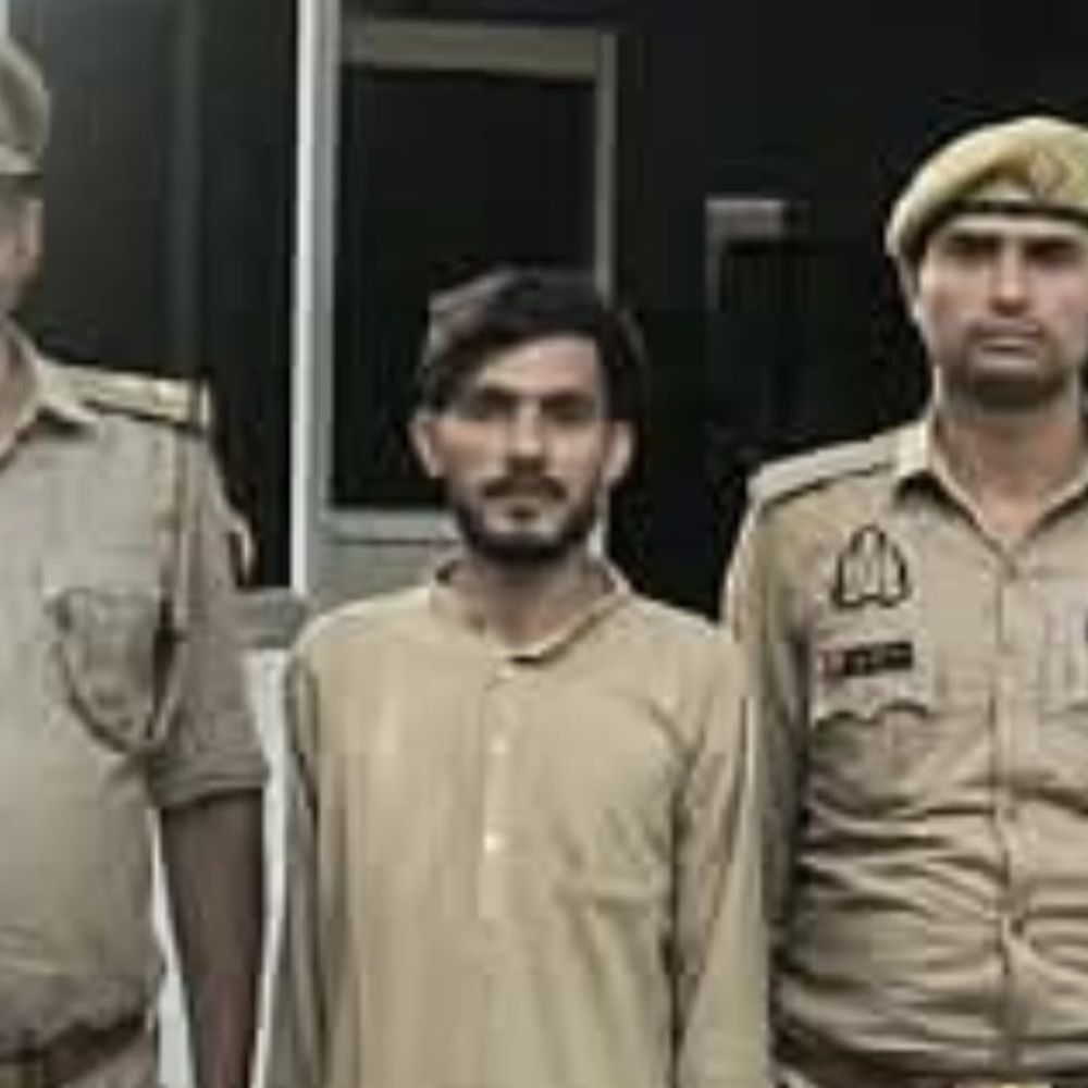 मुंबई में छिपा बैठा था 25 हजार का इनामी गैंगस्टर:अलीगढ़ से फरार होकर बांद्रा ईस्ट में बना रखा था ठिकाना, क्वार्सी पुलिस ने दबोचा