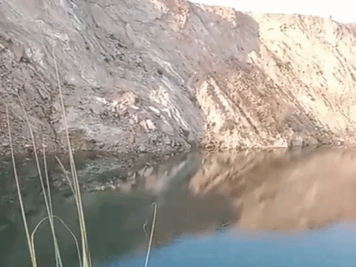 सेल्फी लेते समय पैर फिसला,खदान के पानी में डूबा युवक:ग्रामीणों ने शव निकाला, दोस्तों के साथ घूमने आया था