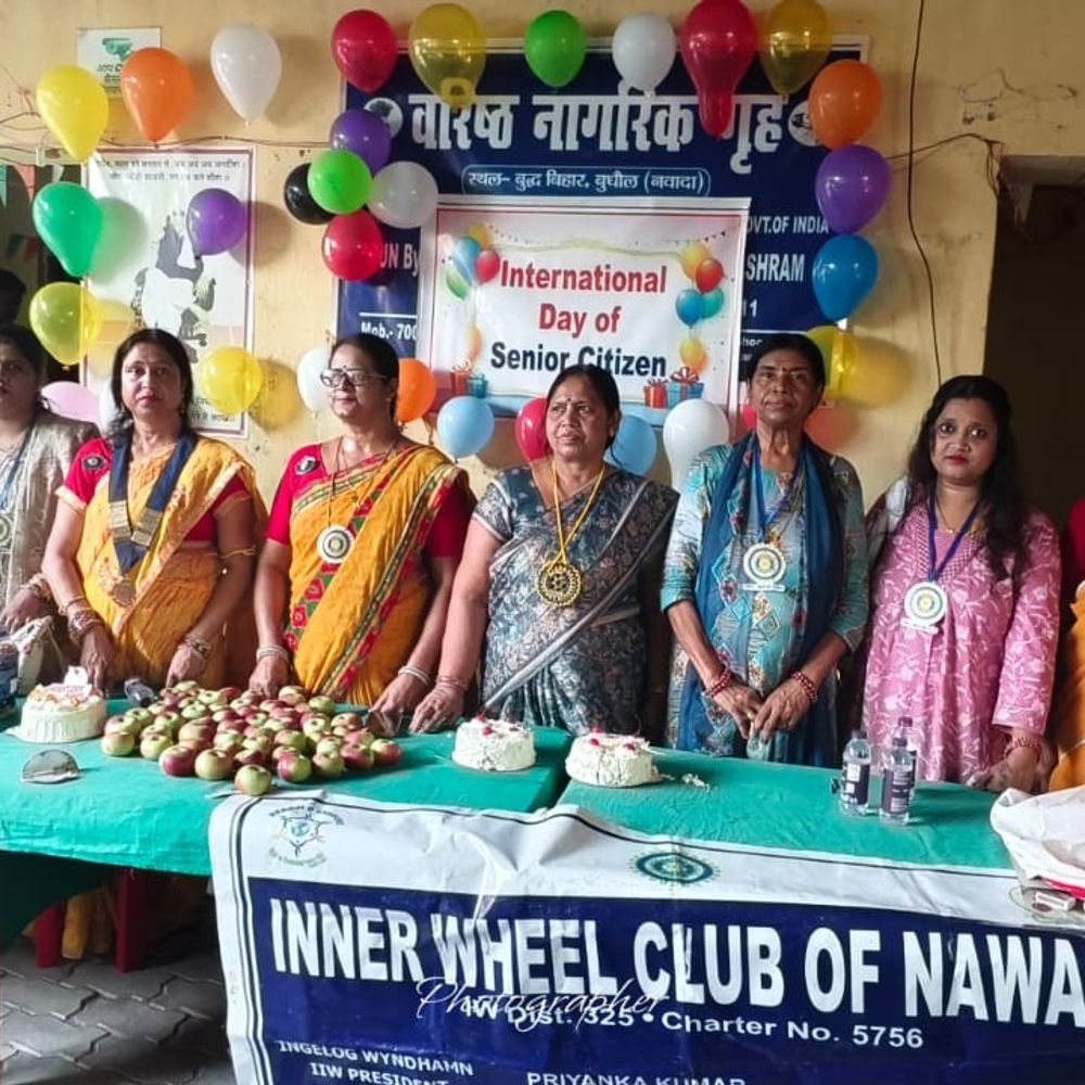 इनर व्हील क्लब ने वृद्धाश्रम में बुजुर्गों का किया सम्मान:पूर्व मंत्री आरसीपी सिंह ने सेवा कार्यों की सराहना की, अंगवस्त्र और जरूरी सामग्री बांटी