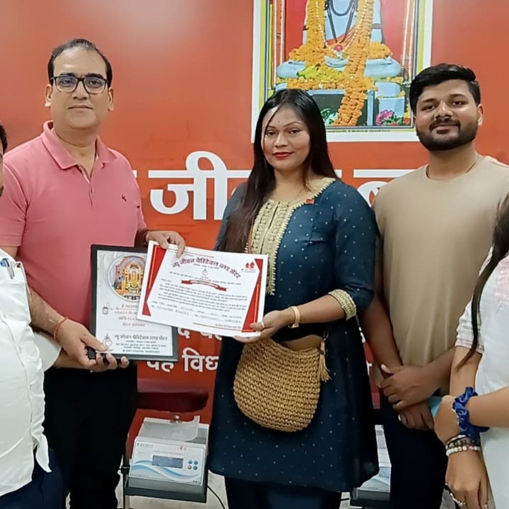राष्ट्रीय रक्तदाता दिवस पर रक्तदान:गरिमा सिंह ने किया रक्तदान, प्रशस्ति पत्र और स्मृति चिह्न से सम्मान