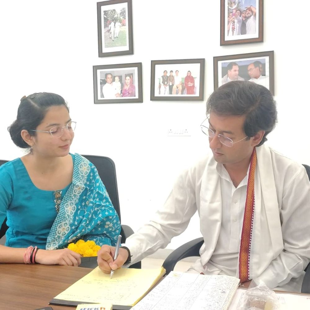 PHD करने पेरिस जाएगी गुना की मानसी:पिता हेड कॉन्स्टेबल, सामाजिक विज्ञान के क्षेत्र में पढ़ेगी बेटी; भोपाल गैस त्रासदी पर कर चुकी अध्ययन