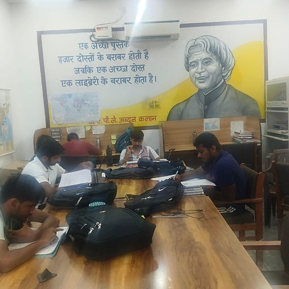 झज्जर कलोई में लाइब्रेरी से युवाओं को मिली नई राह:7 किमी दूर जाने की मजबूरी हुई कम, गांव में ही प्रतियोगी परीक्षाओं की तैयारी के मिले संसाधन