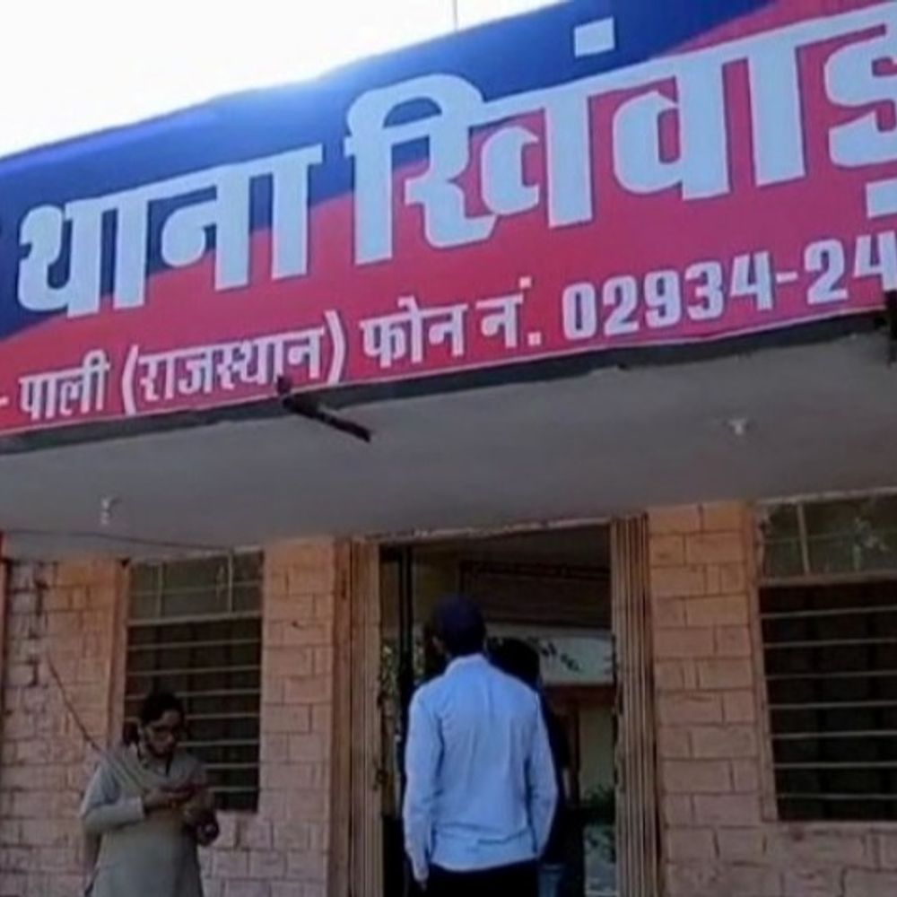 पुलिस से बचने के लिए वॉकी-टॉकी यूज करते थे चोर:ई-मित्र में चोरी करने वाले 2 गिरफ्तार, दिन में रेकी करते थे