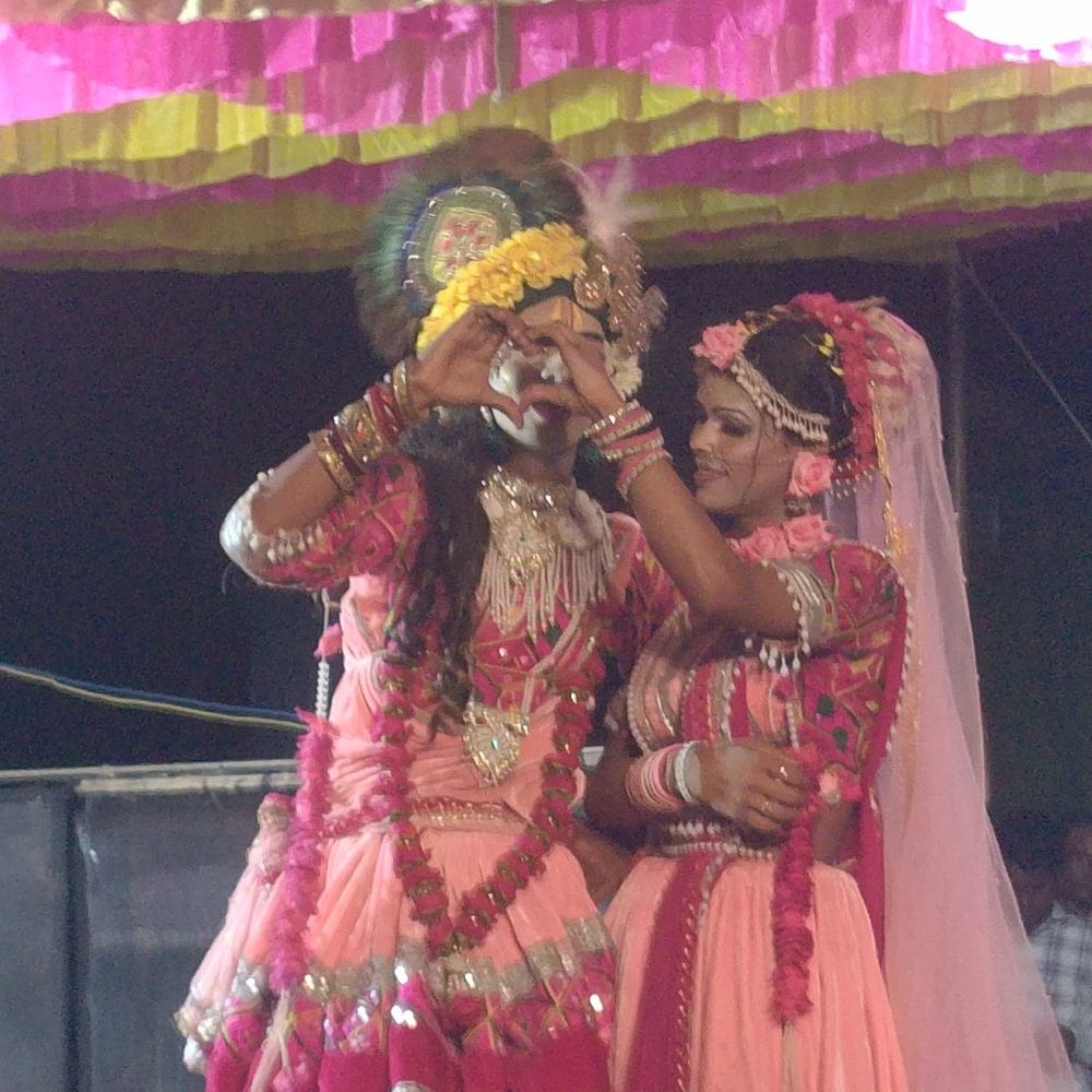 सिजहरी में जलविहार उत्सव:नरसिंह और राधा-कृष्ण का जलविहार श्रद्धा से मनाया, ग्रामीणों ने घर-घर की आरती