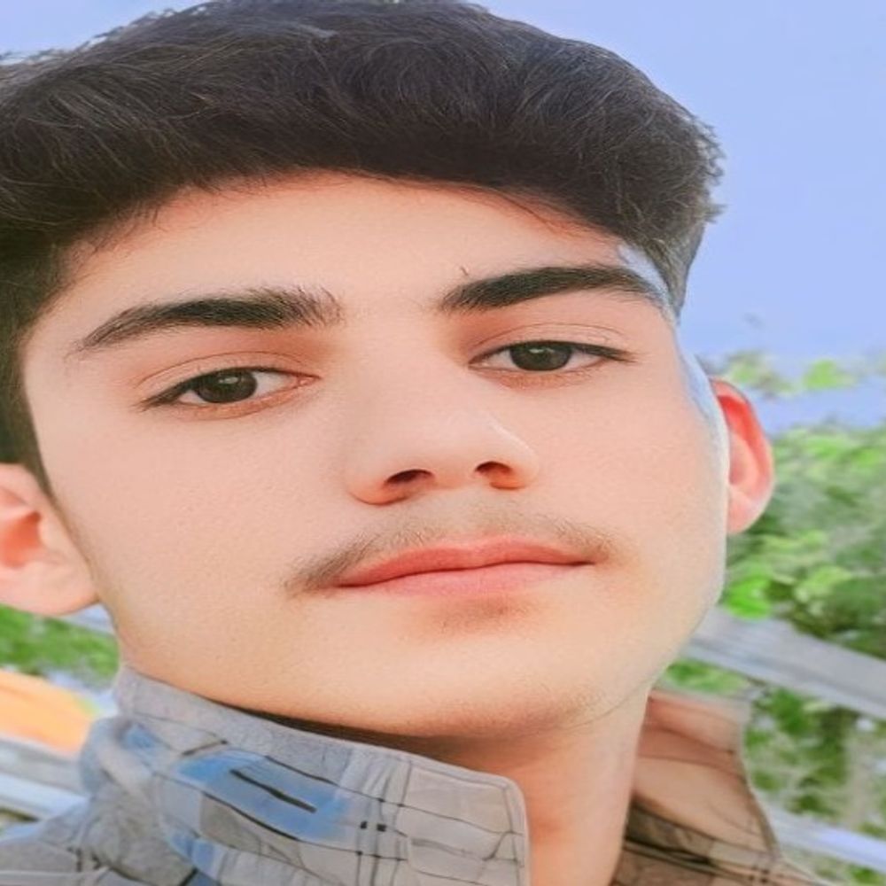 संत प्रेमानंद के आश्रम से लापता लड़का बरसाना से मिला:मथुरा पुलिस हाथरस लेकर रवाना, परिजनों ने 7 घंटे धरना दिया था