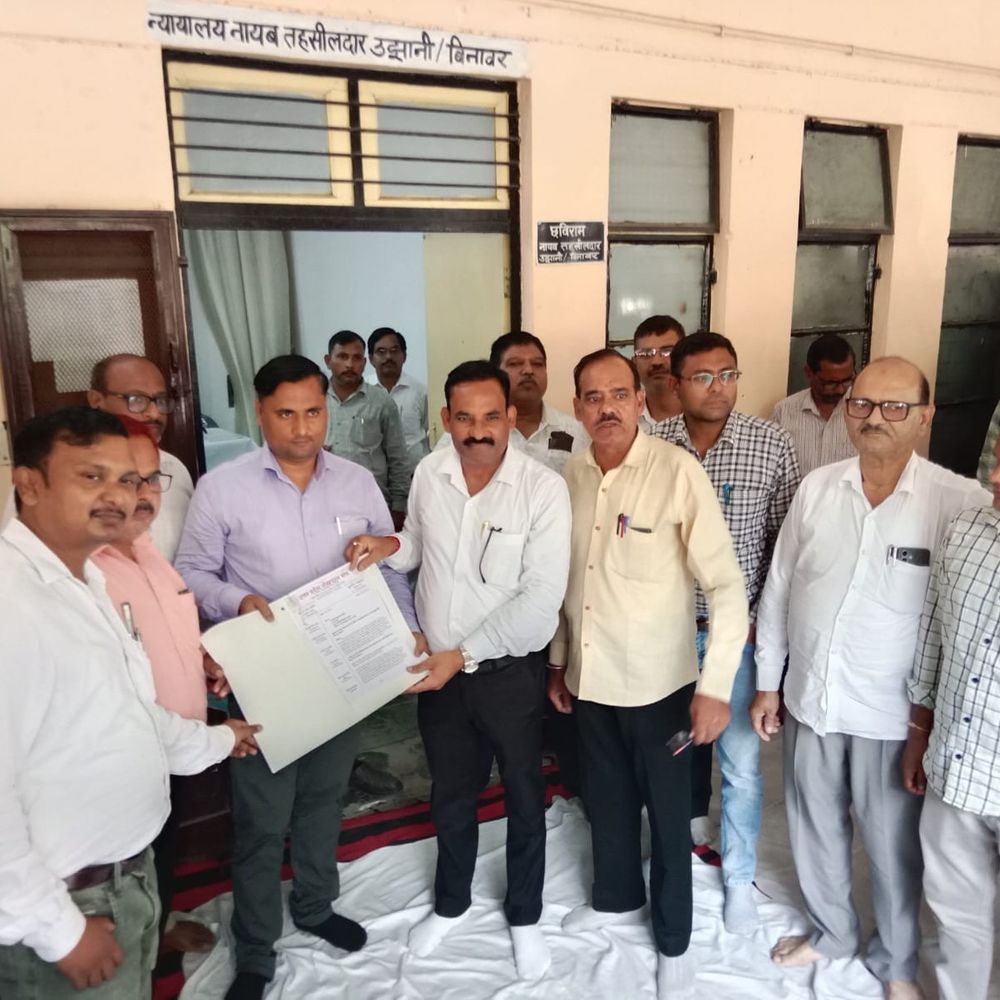 लेखपालों ने संपूर्ण समाधान दिवस का बहिष्कार किया:बदायूं में वेतन विसंगति समेत 9 मांगें लंबित, 8 अक्टूबर से ऑनलाइन काम बंद