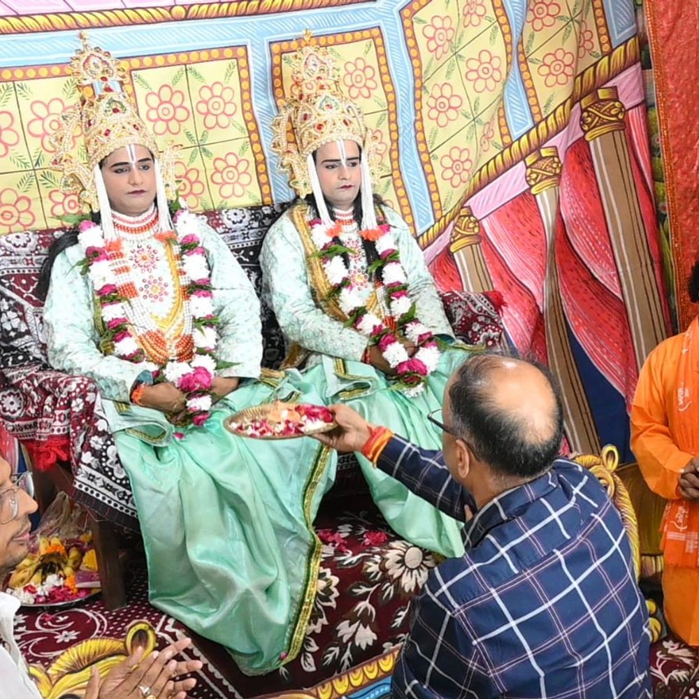 चित्रकूट में रामलीला में श्रीराम ने तोड़ा शिव धनुष:सीता स्वयंवर का मंचन, एसपी ने शुभारंभ कराया, बोले- राम के आदर्शों से ही स्थापित हो सकता है रामराज