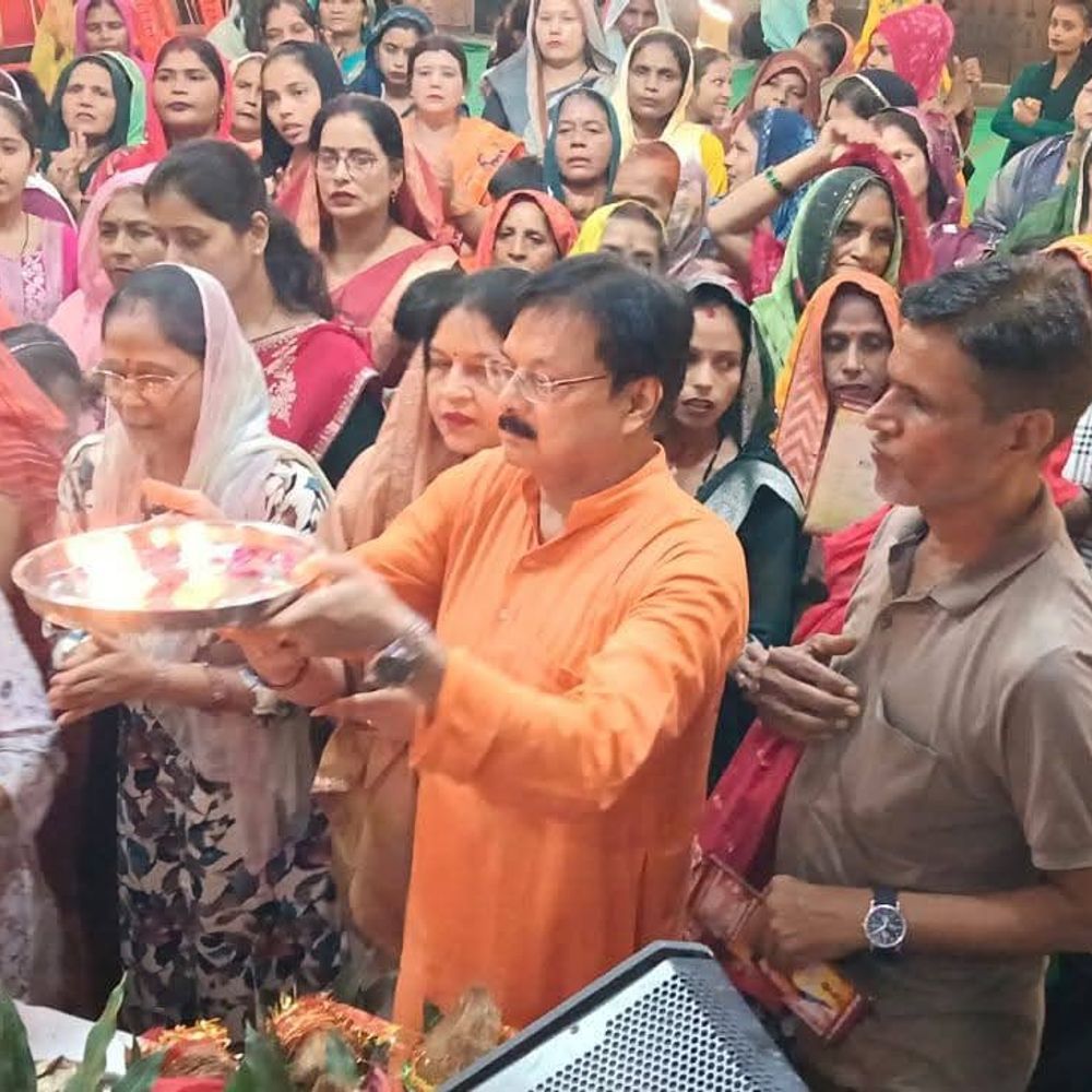 वैष्णो धर्मशाला में भागवत कथा:भजनों पर भाव-विभोर हुए श्रद्धालु; ईश्वर की शरण में जाने का संदेश दिया