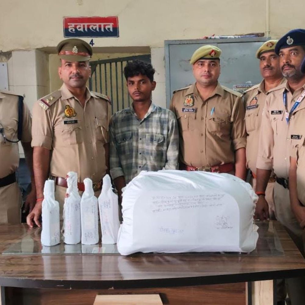 कानपुर सेंट्रल पर शराब तस्कर पकड़ा गया:हरियाणा से बिहार ले जा रहा था अंग्रेजी शराब, RPF और GRP ने दबोचा