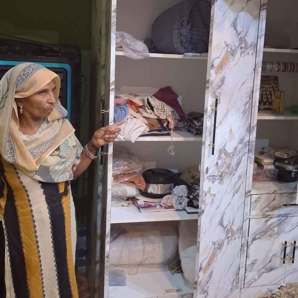 संभल में बंद घर की दीवार फांदकर घुसे चोर:20 लाख के जेवर और 1 लाख नकदी चोरी, पुलिस कर रही जांच