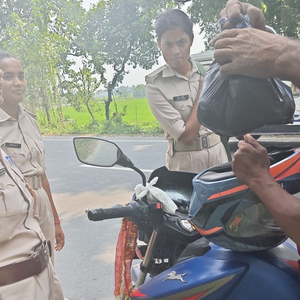 कटिहार में पुलिस ने चलाया सघन वाहन जांच अभियान:अपराध रोकने के लिए कई प्रमुख मार्गों और चौक-चौराहों पर हुई जांच