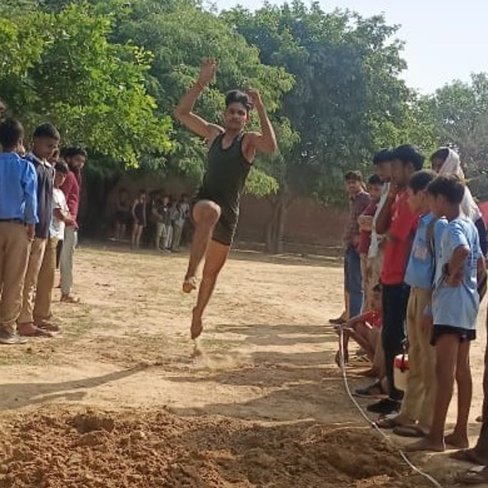 फतेहाबाद के स्कूल में एथलेटिक्स प्रतियोगिता:दौड़ में रामू और रुपेंद्र ने मारी बाजी, गोला फेंक में प्रवेंद्र रहे प्रथम