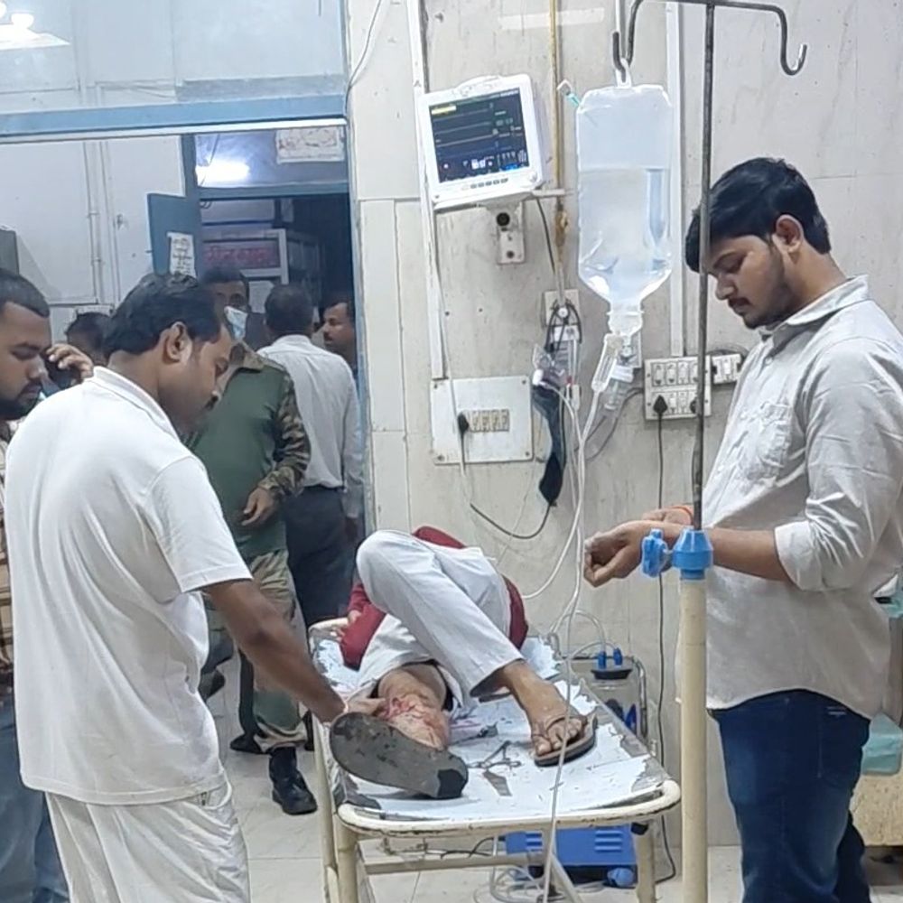 फर्रुखाबाद में ऑटो की टक्कर से दो एमआर घायल:एक एमआर का पैर कुचला, हालत गंभीर होने पर हायर सेंटर रेफर