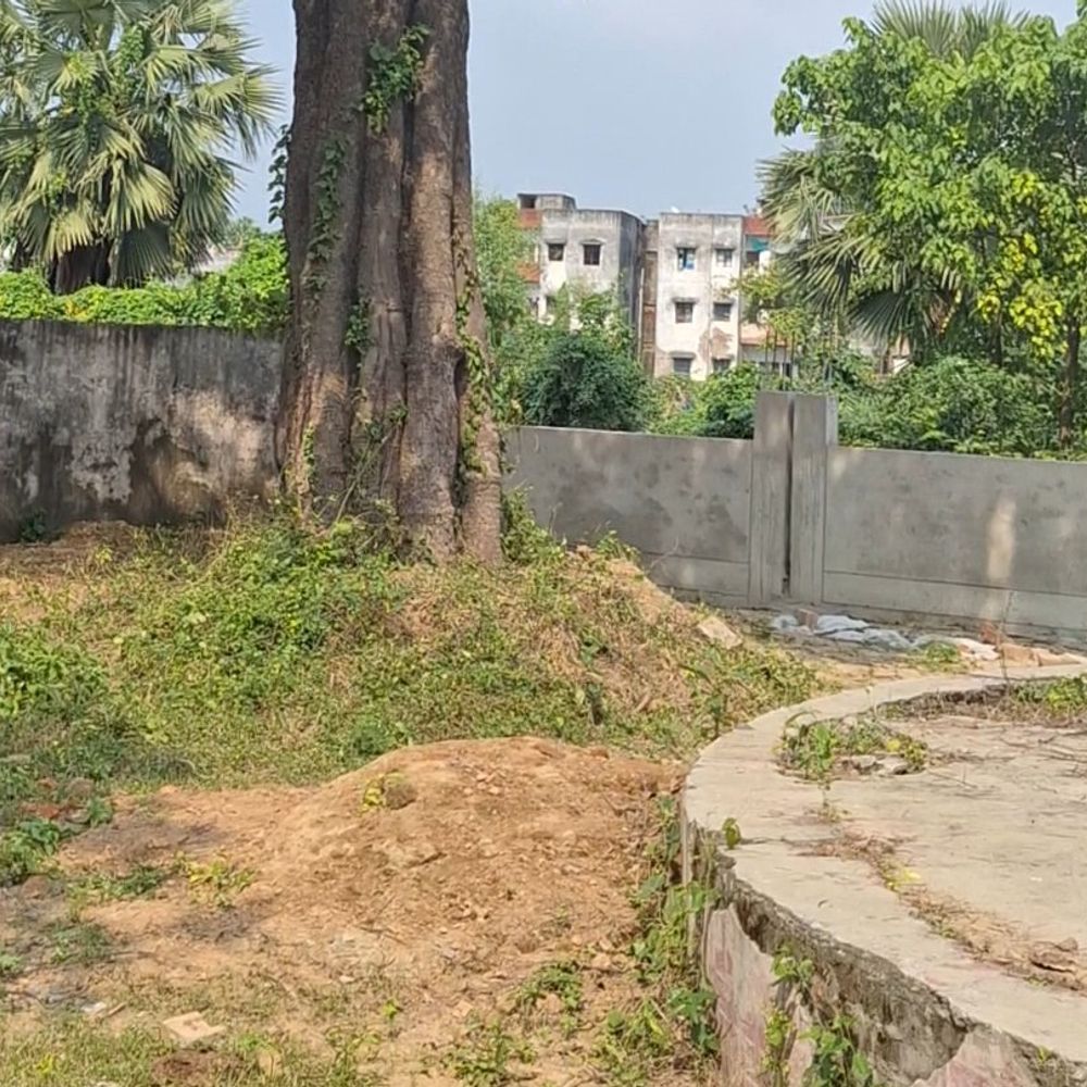 विवेकानंद की साधना से जुड़ा पवहारी बाबा आश्रम बदहाल:गाजीपुर में 65-70 लाख से हुआ था सुंदरीकरण, सोलर लाइटें 1-2 महीने में बंद; सड़क धंसी