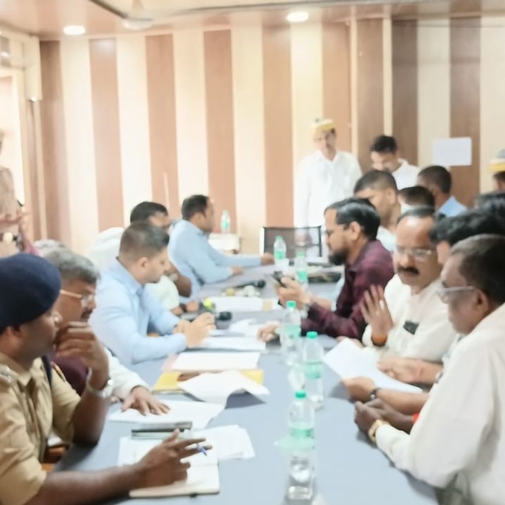अयोध्या के सभी तहसीलों में समाधान दिवस:अधिकारियों ने सुनी समस्याएं, सड़क ,राजस्व, राशन कार्ड से जुड़े रहे अधिक मामले