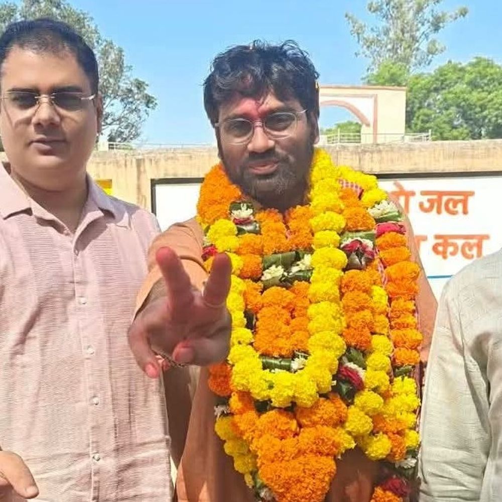 'सांसद का बेटा नहीं, आम आदमी बनकर लड़ा चुनाव':रीवा के हिनौता में अंकुर मिश्रा की 366 वोटों से जीत; प्रमाण पत्र मिला