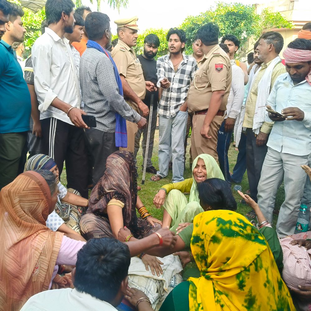 मथुरा में होटल की दीवार भरभराकर गिरी-3 मजदूर दबे:एक का शव मिला; 2 की तलाश जारी, ठेकेदार मौके से भागा