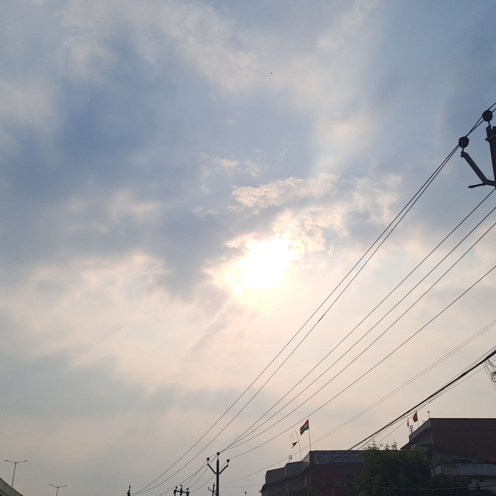 गोपालगंज में धूप और उमस से बढ़ेगी गर्मी:मौसम साफ रहेगा, शाम में टेम्प्रेचर में गिरावट से मिलेगी राहत