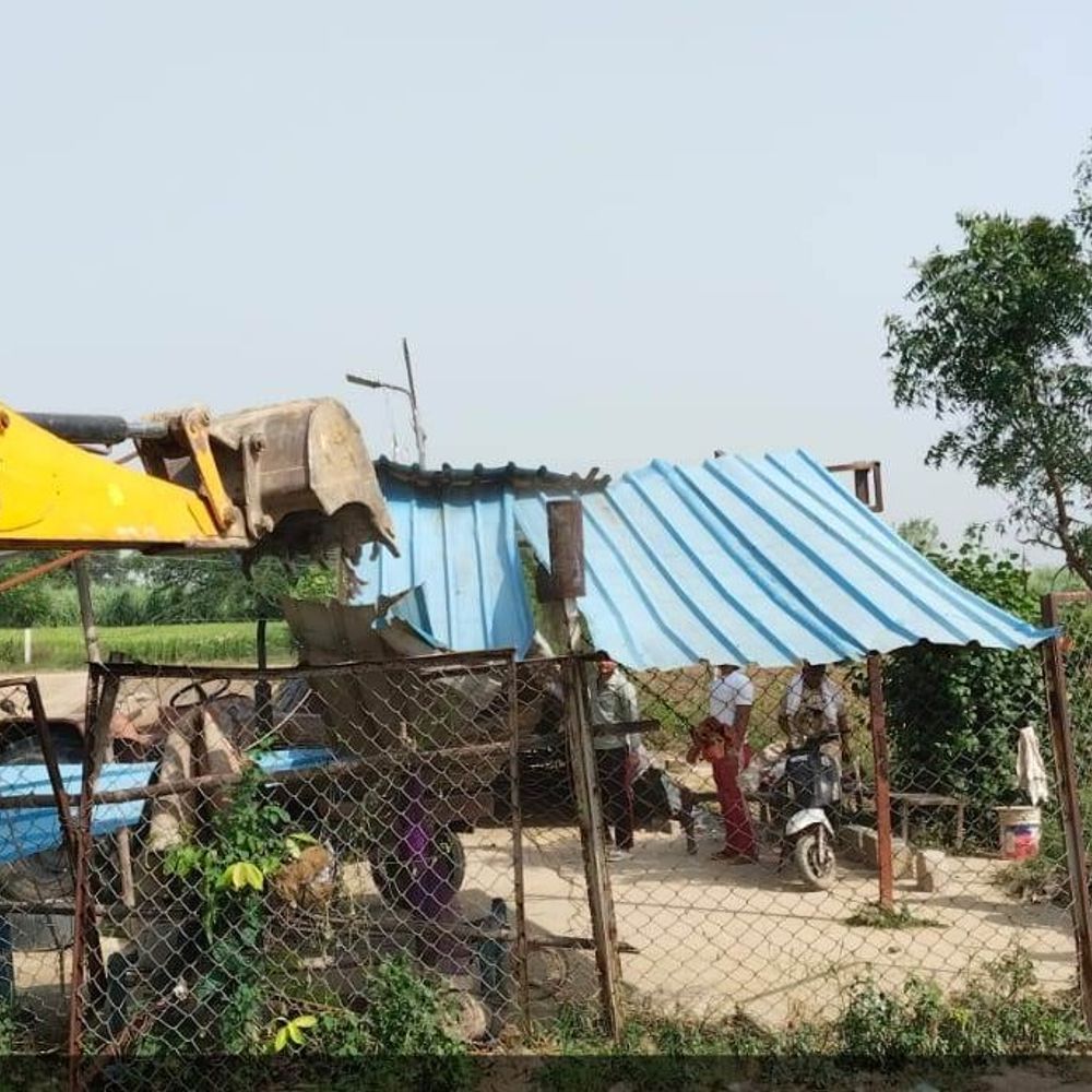 पलवल में केजीपी एक्सप्रेस-वे किनारे 7 अवैध ढाबे ध्वस्त:बिना अनुमति के किया निर्माण 12 एकड़ में अवैध कॉलोनी भी तोड़ी, डीटीपी ने की कार्रवाई