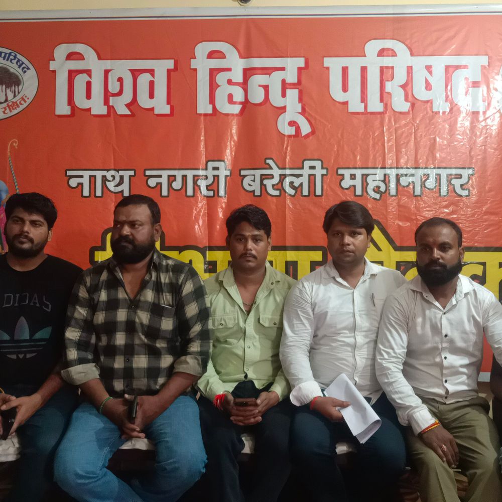 डांडिया नाइट में गैर-हिंदुओं के प्रवेश पर रोक की मांग:बजरंग दल ने प्रशासन को सौंपा ज्ञापन, बोले- भगवान को मानते हो तो माथे पर टीका लगवाओ