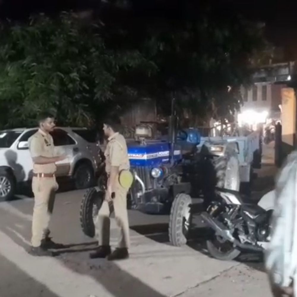 किसान ने आम के पेड़ पर फंदा लगाकर जान दी:औरैया में बेटी की शादी का कर्ज और बारिश से फसल खराब होने से परेशान थे